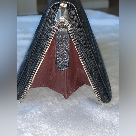 CHANEL long zipped wallet - chevron - Picture 14 of 16